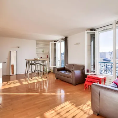 Apartment Bright And Comfortable For 4 People
