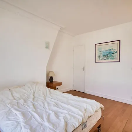 Bright And Comfortable For 4 People Paris